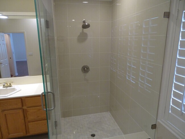 Building Photo - 5 BED Summerlin home w/ 1ST FLOOR BED AND 3/4 BATH