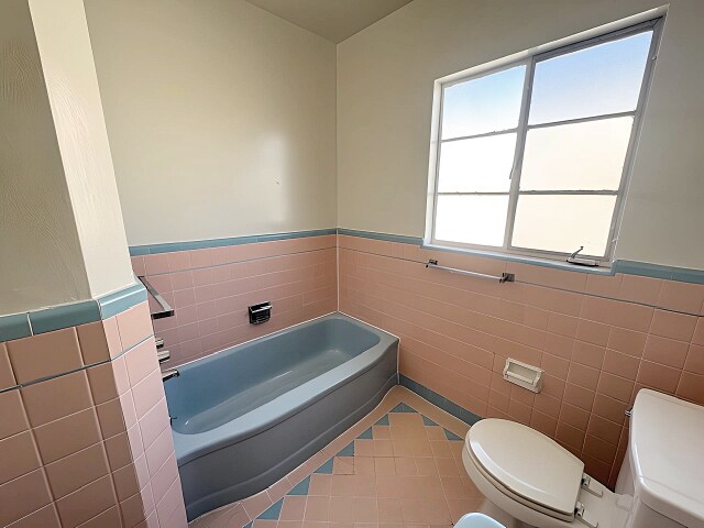 Building Photo - 1318 S Cloverdale Ave