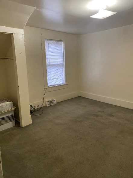 Building Photo - 213 Cunningham St