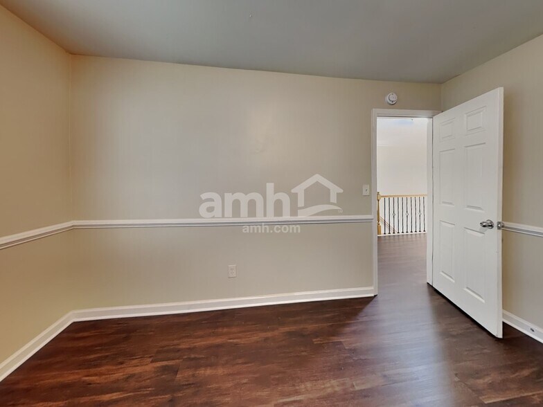 Building Photo - 2235 Saluda Ln NW