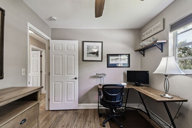 Building Photo - Elevated 3-Bed, 2-Bath, Corner-Lot Gem in the Heart of Palmetto