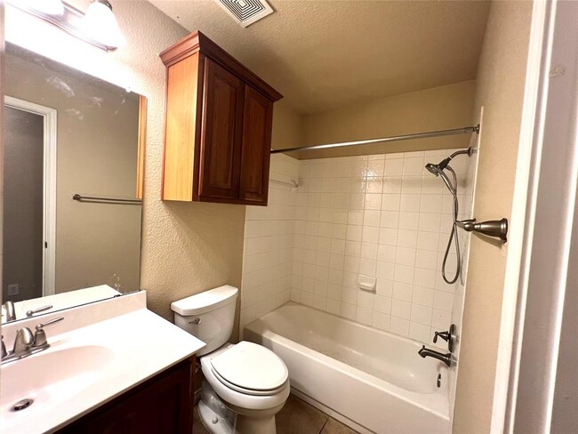Building Photo - 301 Riverine Way