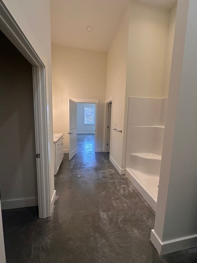 Building Photo - Basement Apartment 1BR/1BA New build in Clinton