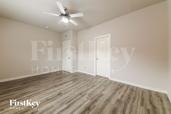 Building Photo - 605 Ava Trl