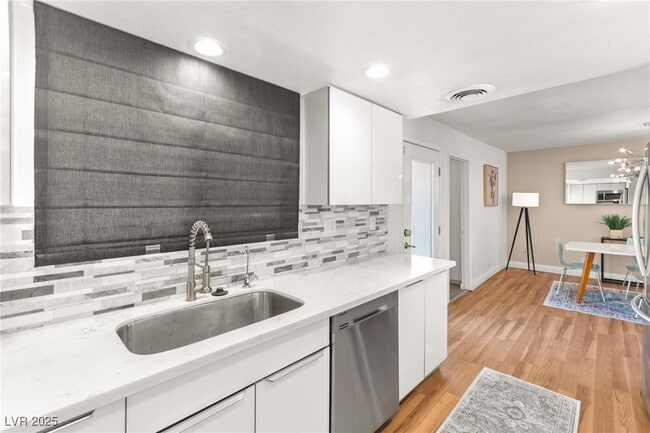 Building Photo - 1531 Commanche Dr