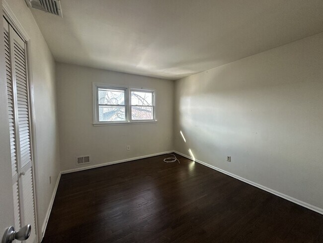 Building Photo - 12 Lincoln Ave