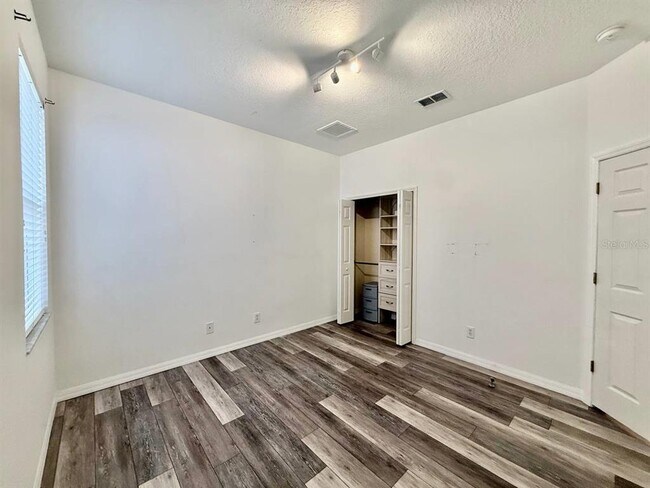 Building Photo - 10226 Evergreen Hill Dr