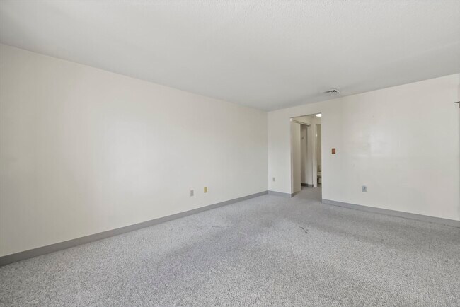 Building Photo - 15 Bower Rd