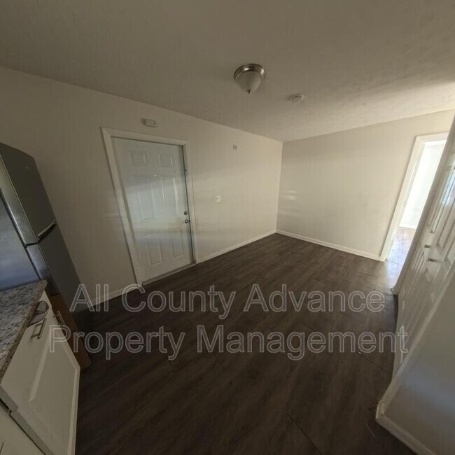 Building Photo - 4911 E Temple Heights Rd