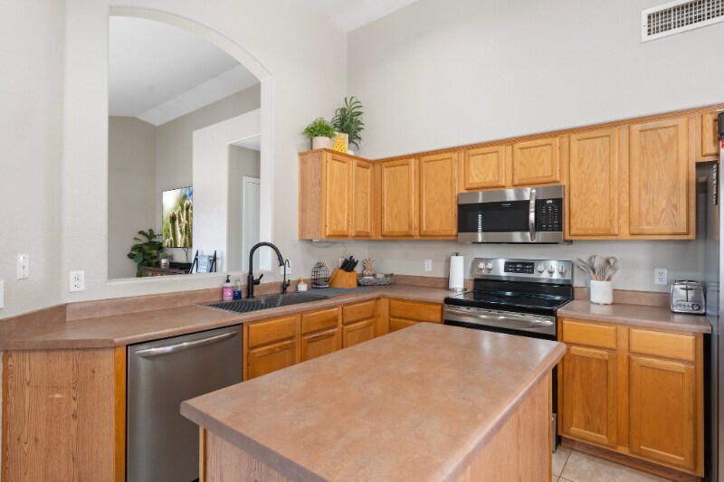 Building Photo - 1253 S Colonial Dr