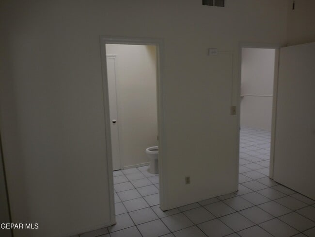 Building Photo - 11392 Lake Erie Dr