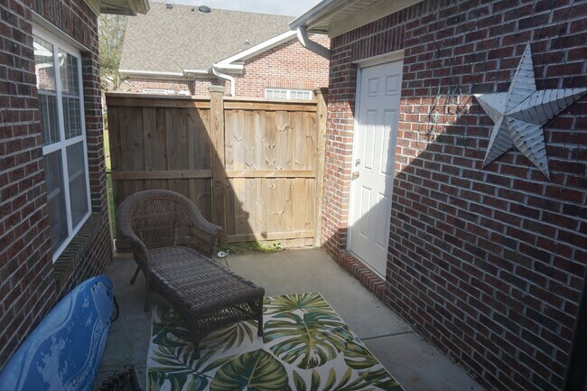 Building Photo - 227 Hibiscus Way