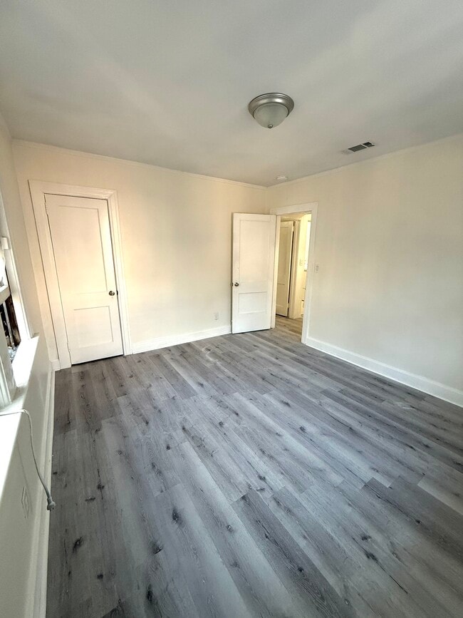 Building Photo - 410 W 46th St