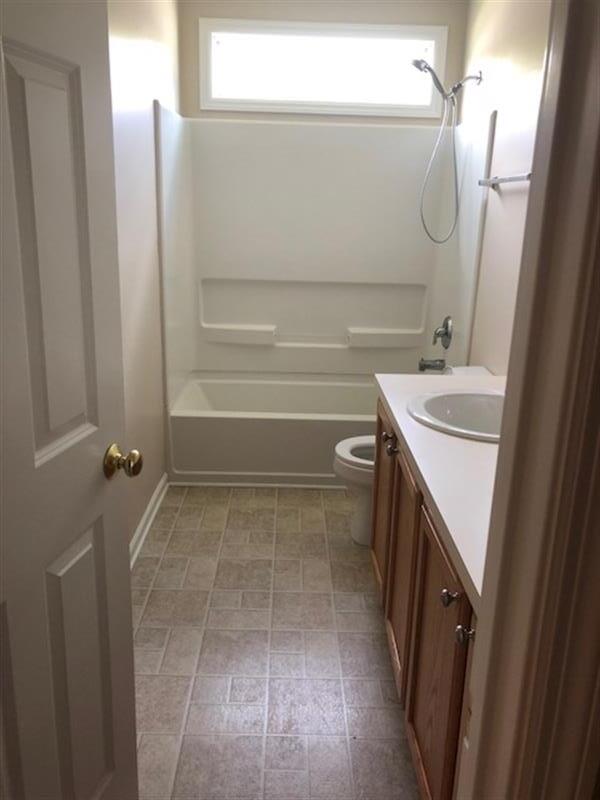 Building Photo - 15 Broadland Cir