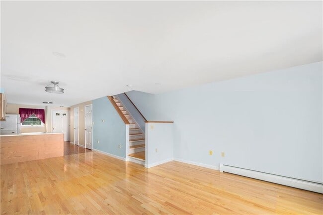 Building Photo - 33 Sakonnet E