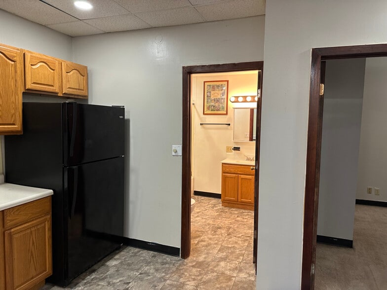 Building Photo - 456-458 Main St