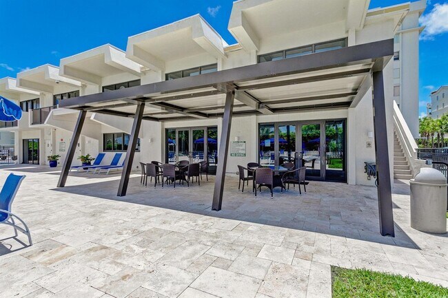 Building Photo - 145 S Ocean Ave