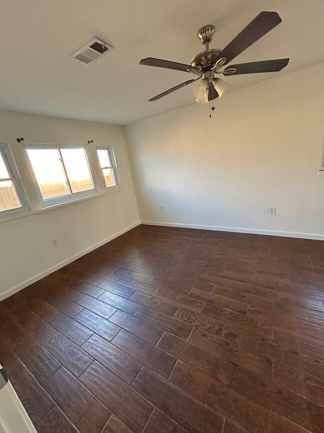 Building Photo - 1922 Vassar St