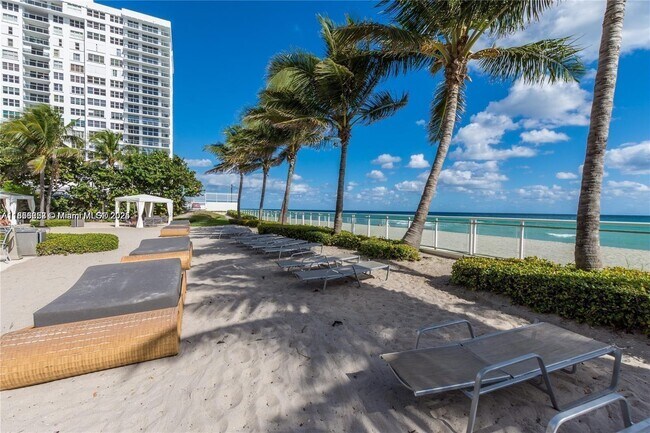 Building Photo - 3001 S Ocean Dr