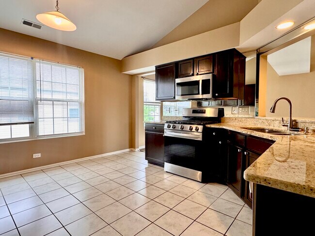 Building Photo - 2905 Stonewater Dr