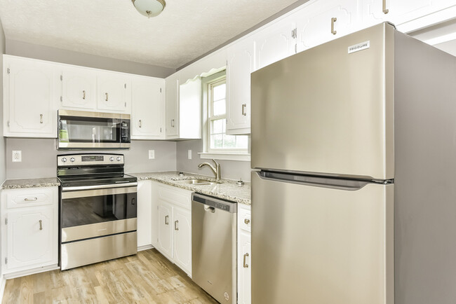 Building Photo - Nice Bedroom in Clarksville!