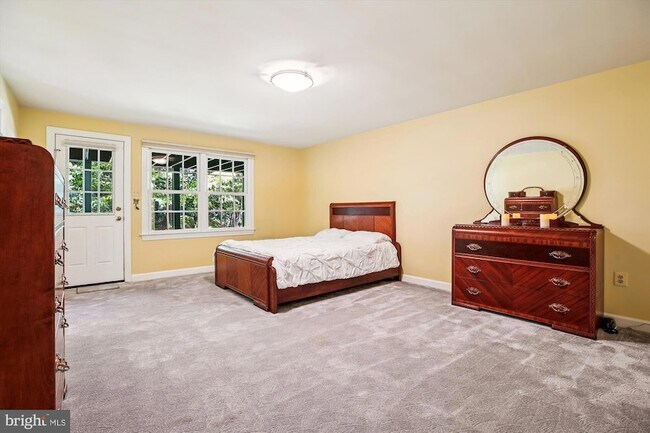 Building Photo - 9454 Newbridge Dr