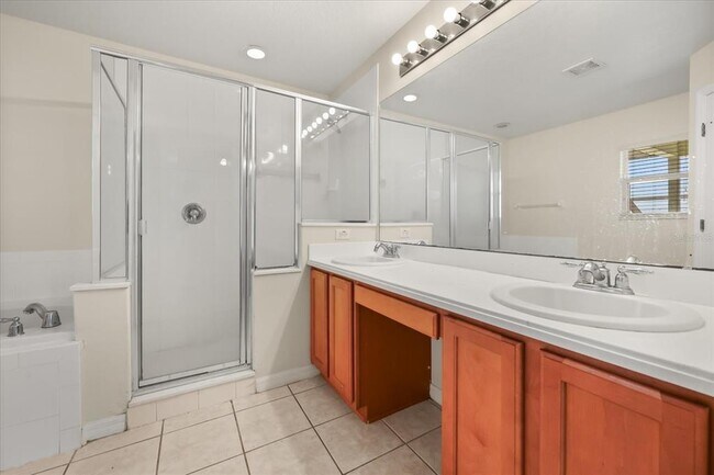 Building Photo - 628 Henley Cir