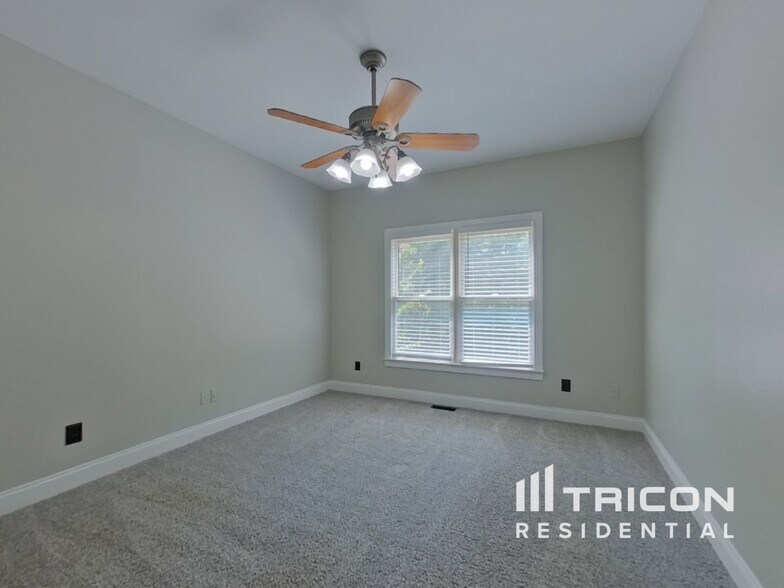 Building Photo - 391 Spring Willow Dr NW