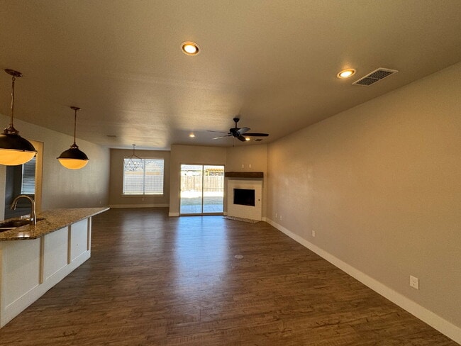 Building Photo - Beautiful Spacious Home in Cooper Schools!