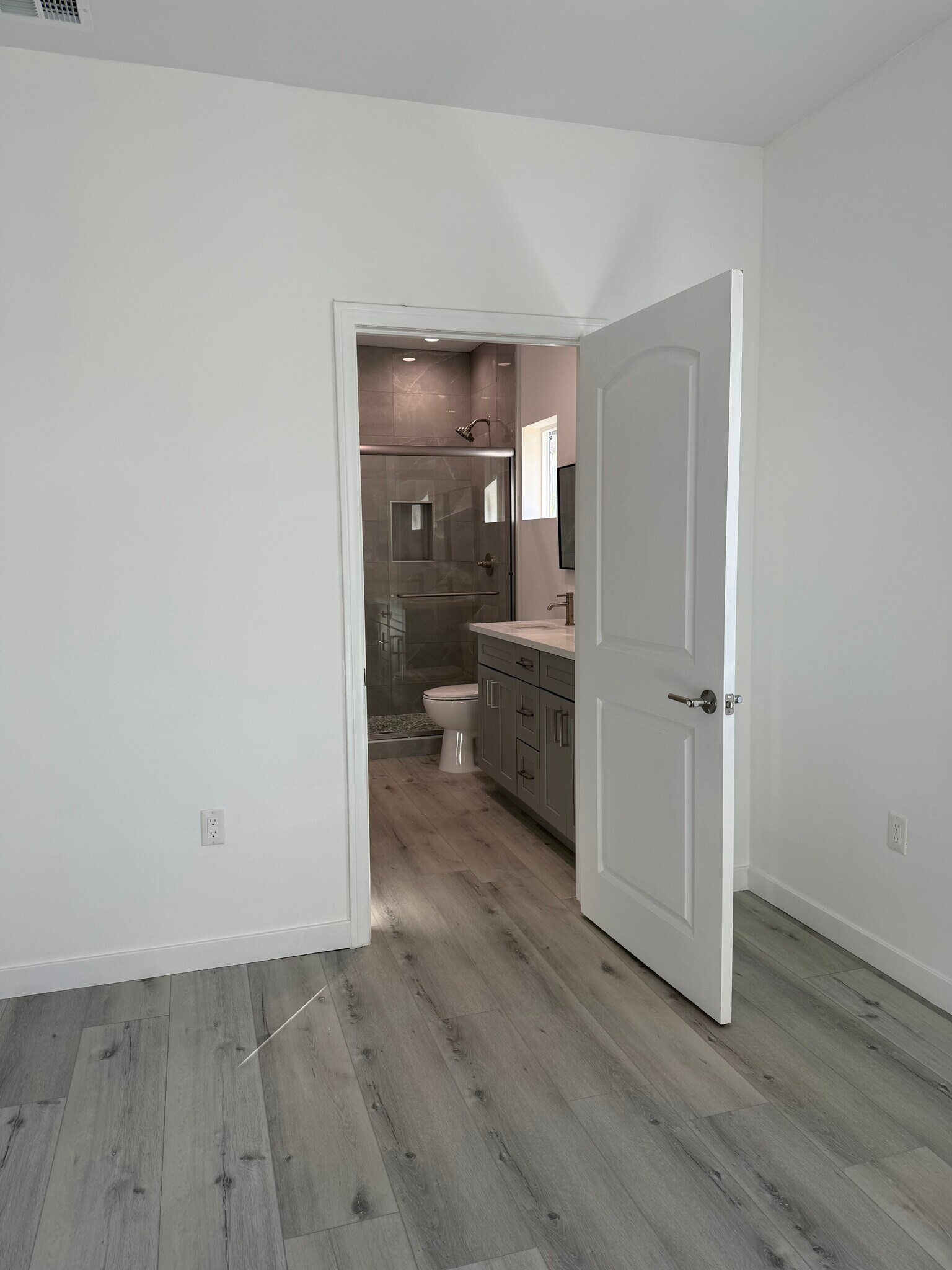 Building Photo - 11616 Balboa Blvd