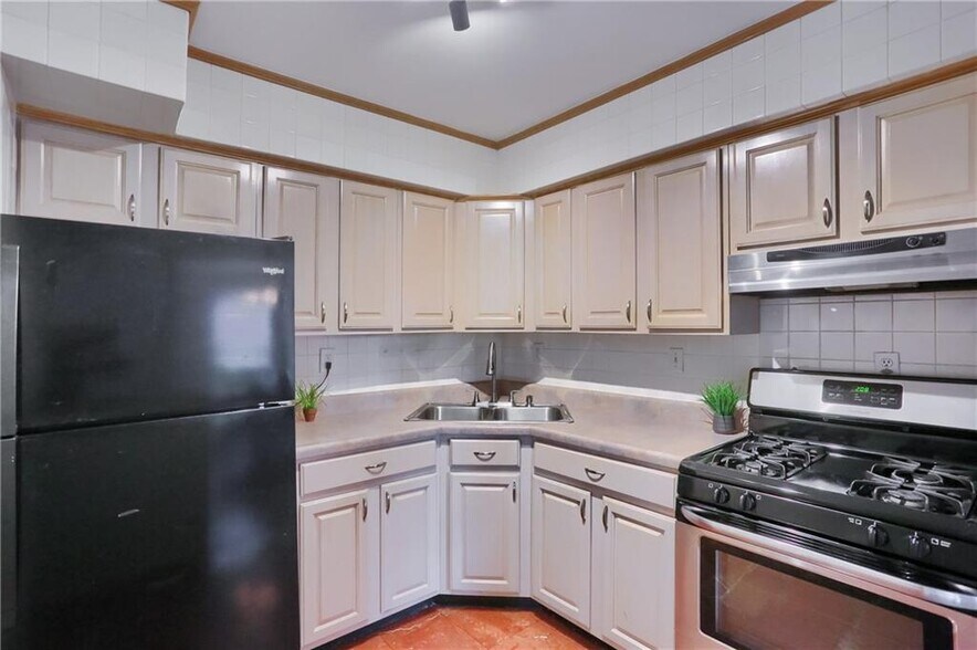 Building Photo - 1200 College Park Dr