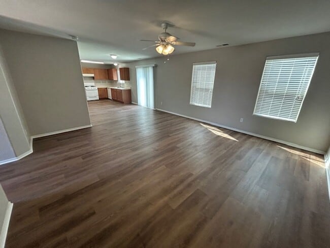 Building Photo - Newly remodeled 3 bedroom 2.5 bathroom in ...