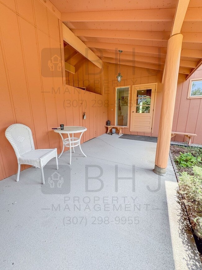 Building Photo - 21 Mills Ln