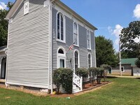 Building Photo - 104 N Cedar St