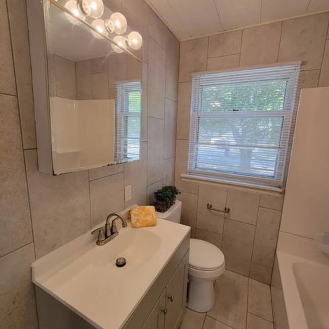 Building Photo - 3 Bedroom Home with Garage & Central Air