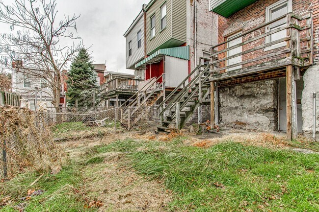 Building Photo - Updated 4 Bed, 2 Bath in Oakland - Close t...