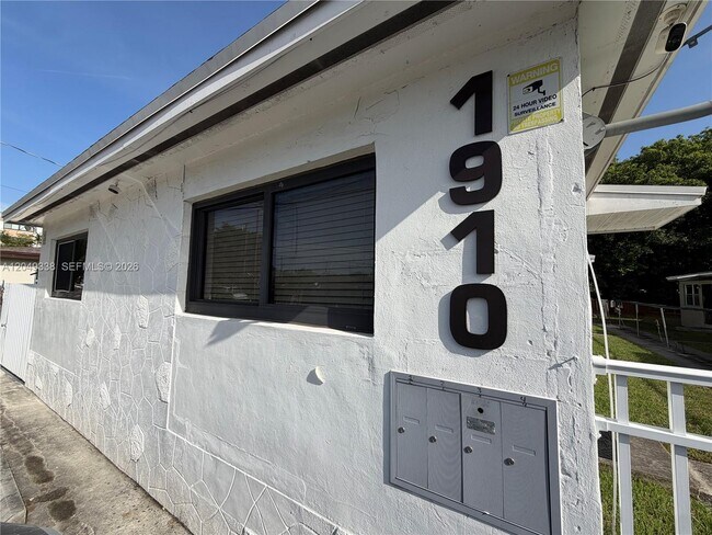 Building Photo - 1910 NW 31st St