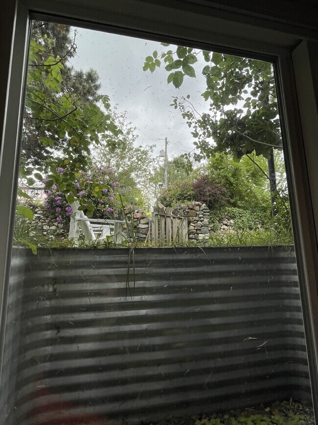 Building Photo - 8310 Stone Ave N