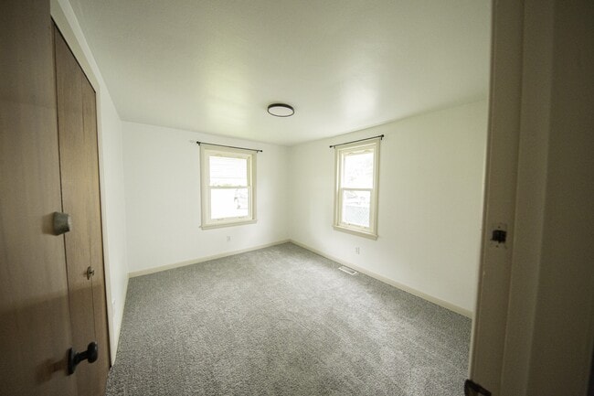 Building Photo - 1319 E 345th St