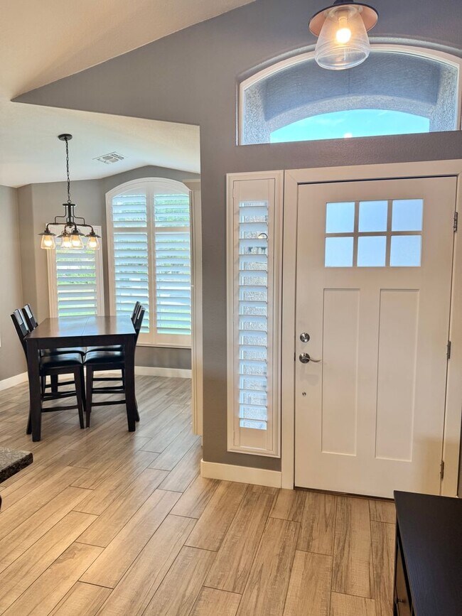 Building Photo - Gorgeous 3 Bedroom Furnished Home on Water! Spectacular Views!