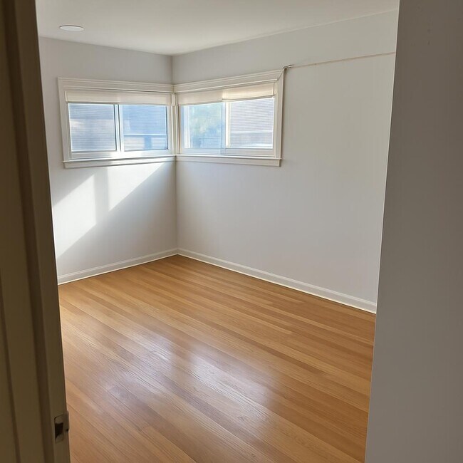 Building Photo - 4814 Birchwood Ave