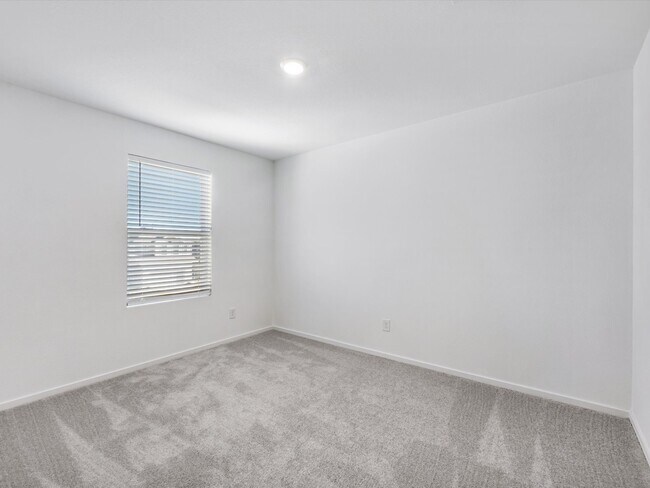 Building Photo - 25433 Carnation Ct