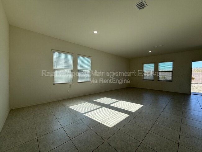 Building Photo - 4710 N 194th Dr