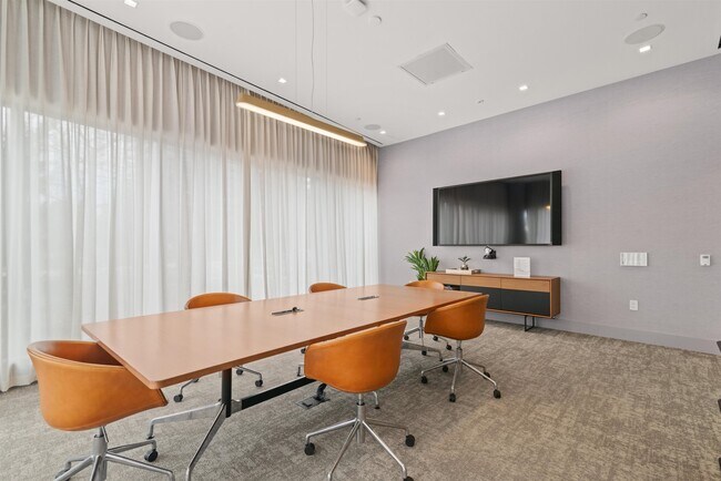 Building Photo - 75 Park Ln S