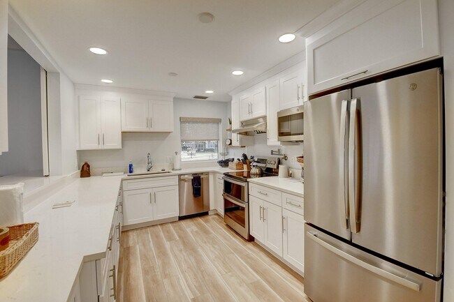 Building Photo - 2717 Florida Blvd