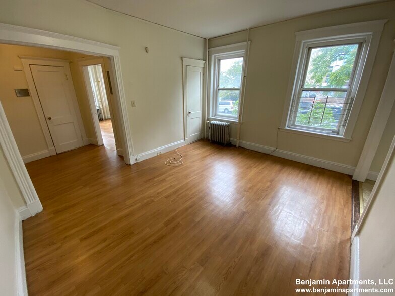 Building Photo - 235 Park Dr