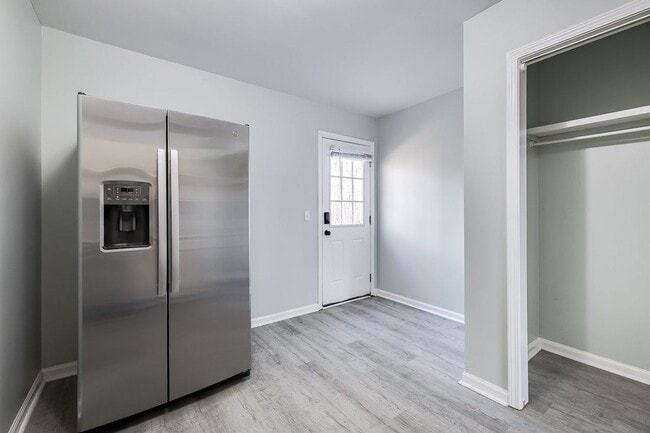 Building Photo - Charming 2BR Duplex with Spacious Yard in Springfield