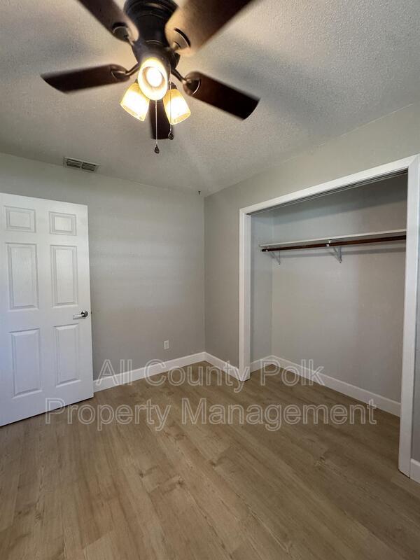 Building Photo - 2255 E Helen Cir