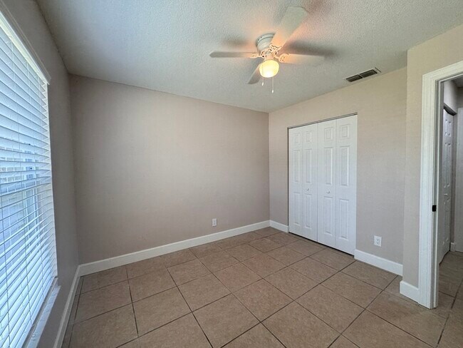 Building Photo - Fully Renovated Palm Harbor Home