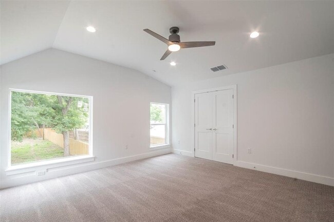 Building Photo - 616 W Dittmar Rd